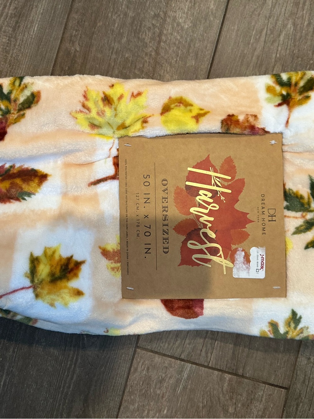 Dream Home Harvest Oversized Plush Throw Blanket - Cream with Autumn Leaves